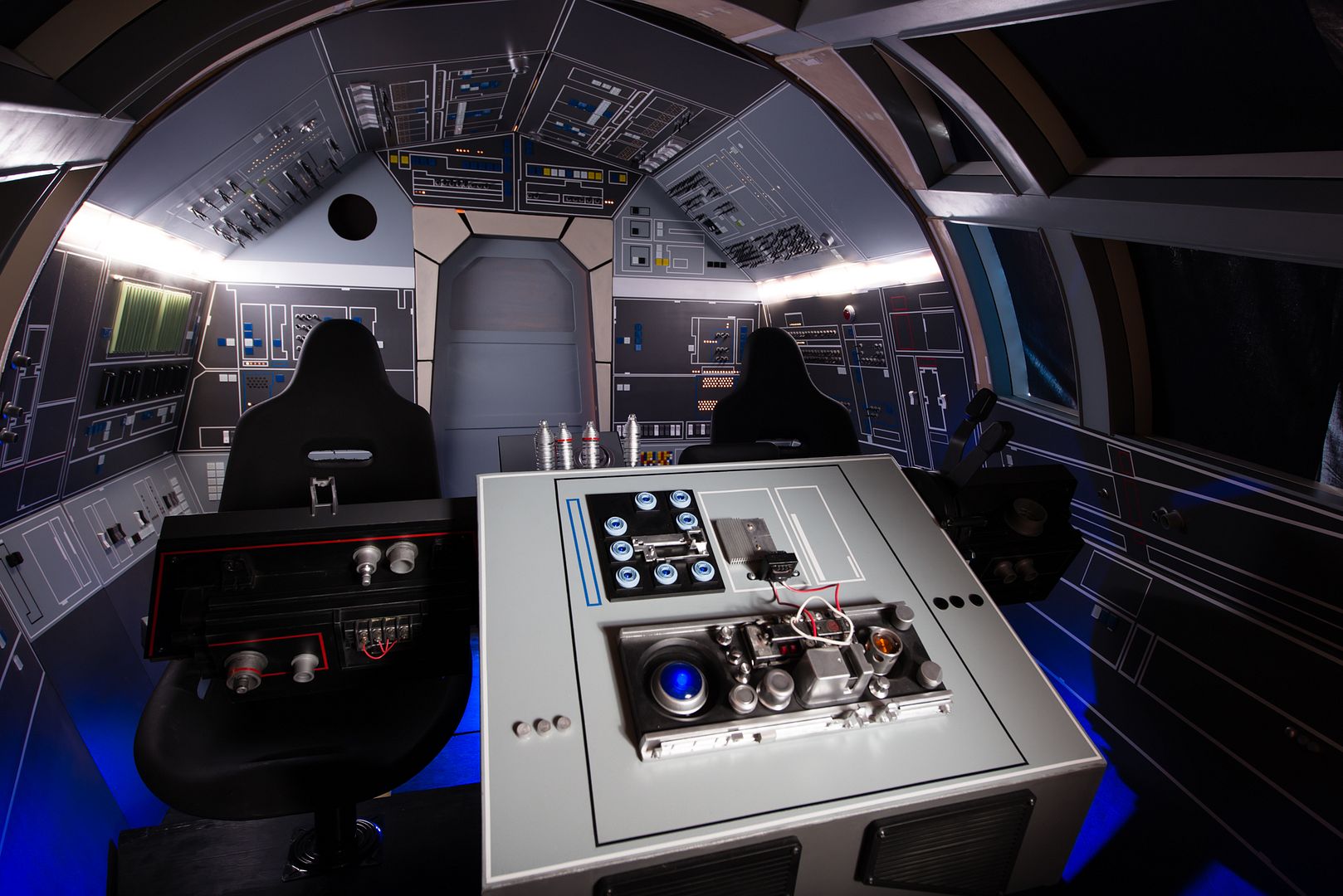 hot toys millennium falcon cockpit